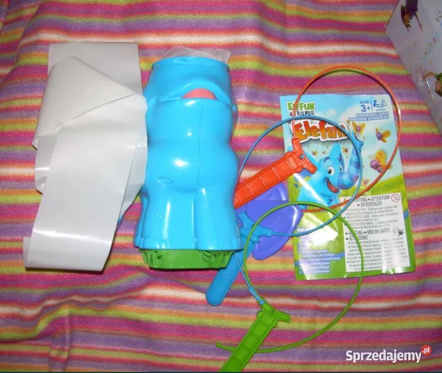 Slonik wydmuchujacy motylki Rumia