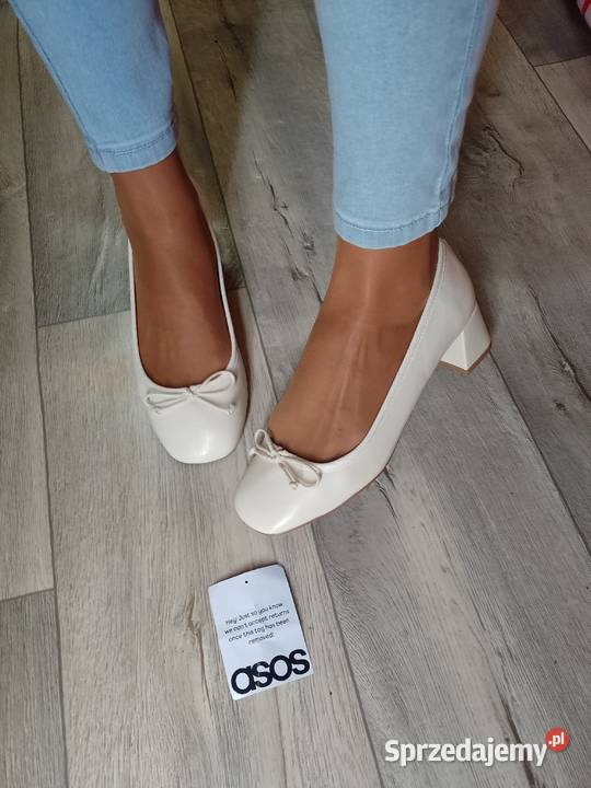 40 ASOS Białe kremowe czółenka wieczorowe z Moda i Styl