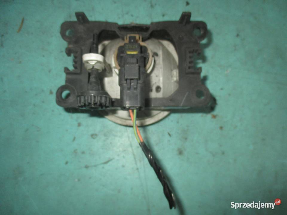 PEUGEOT 3008 I 10r halogen 9685425120 osobowe Lampy przeciwmgielne sprzedam