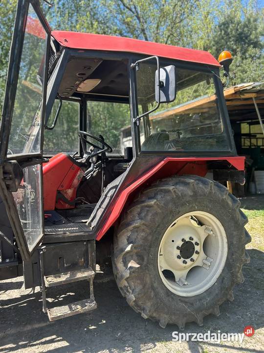 Ciągnik rolniczy Zetor 7011 z turem w komplecie
