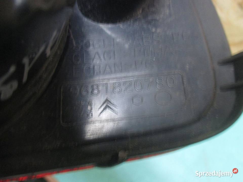 CITROEN C3 PICASSO 10r lampa lewa tył 9681820780