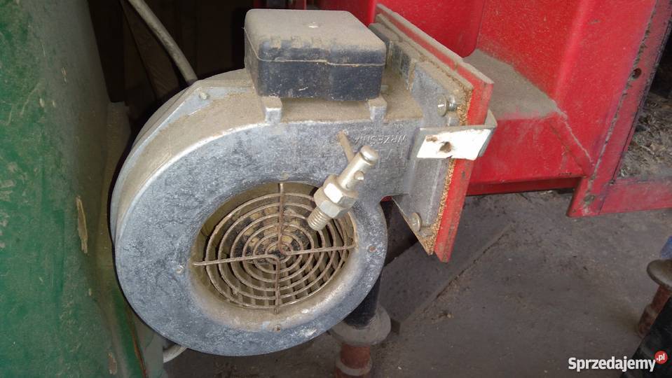 Spalarka do trocin ze zbiornikiem i podajnikiem Produkcja