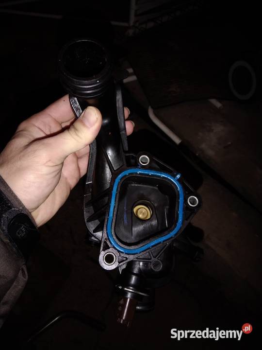 Obudowa termostatu peugeot citroen 16 vti Nisko