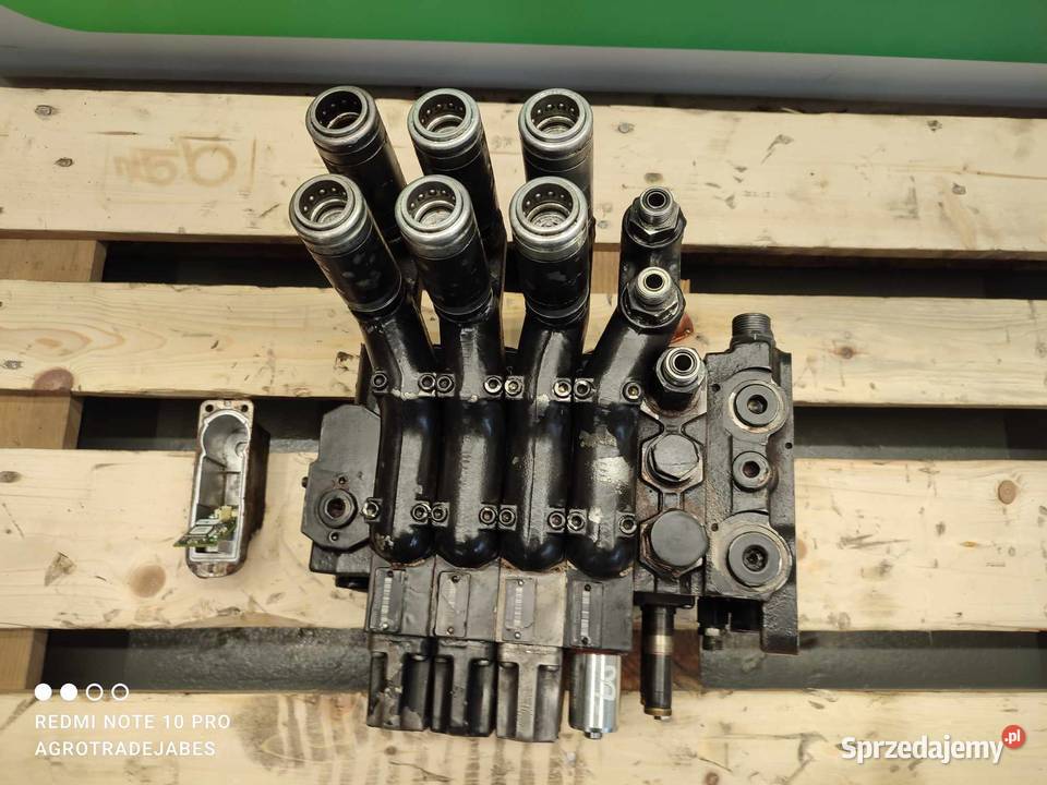 Zawór rozdzielacza hydraulicznego Case 140 R 917 Pozostałe sprzedam