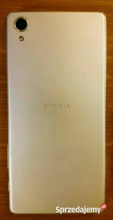 dwa telefony xperie serii z akcesoria Sony Olsztyn