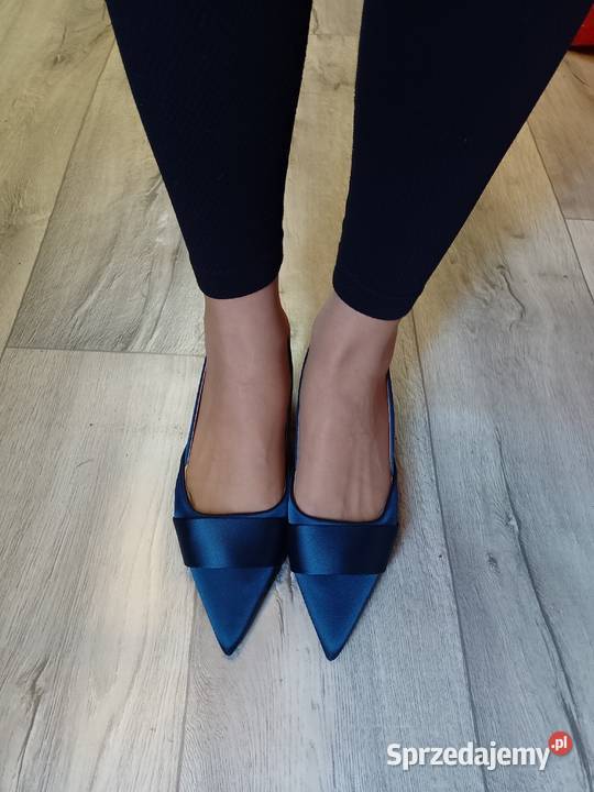40 Granatowe czółenka wieczorowe z odkrytą piętą tkanina Moda i Styl Kraków