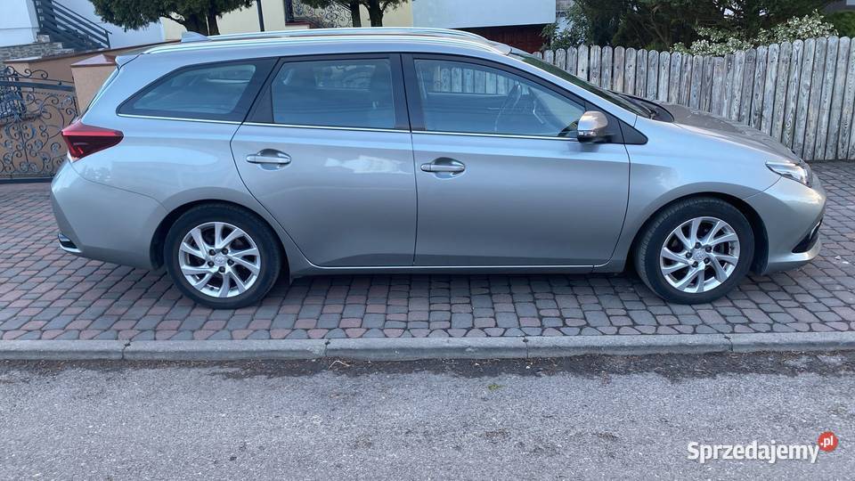 Toyota Auris 2016 niski przebieg Radomsko