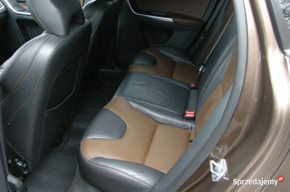 Volvo XC 60 20 D 150 Ful II 2017 gniazdo USB wielkopolskie