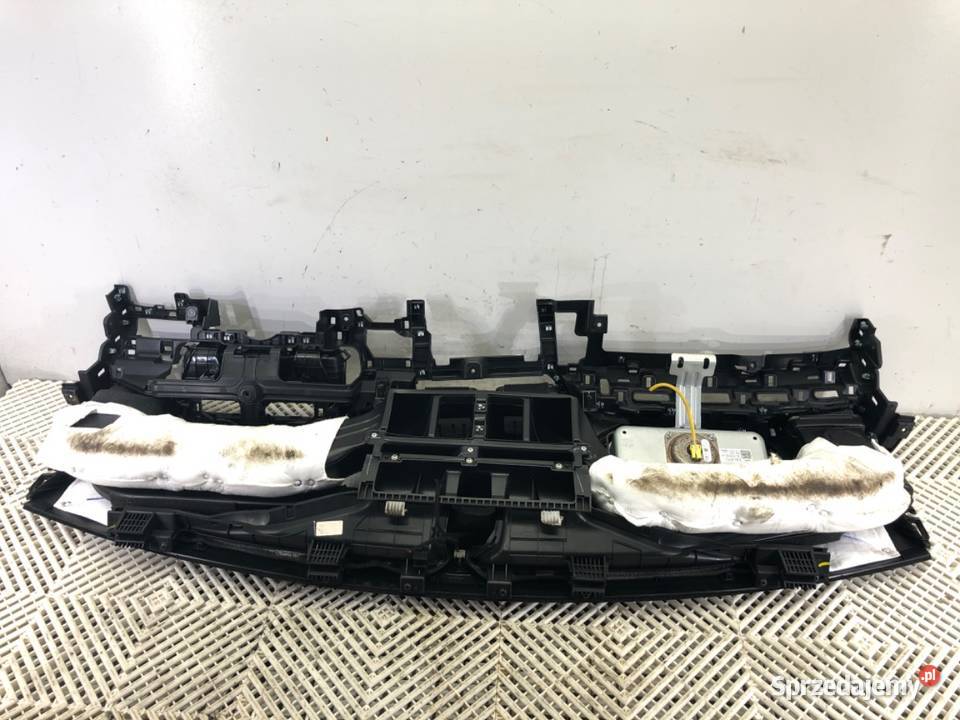 KOKPIT HYUNDAI TUCSON SUV KONSOLA DESKA