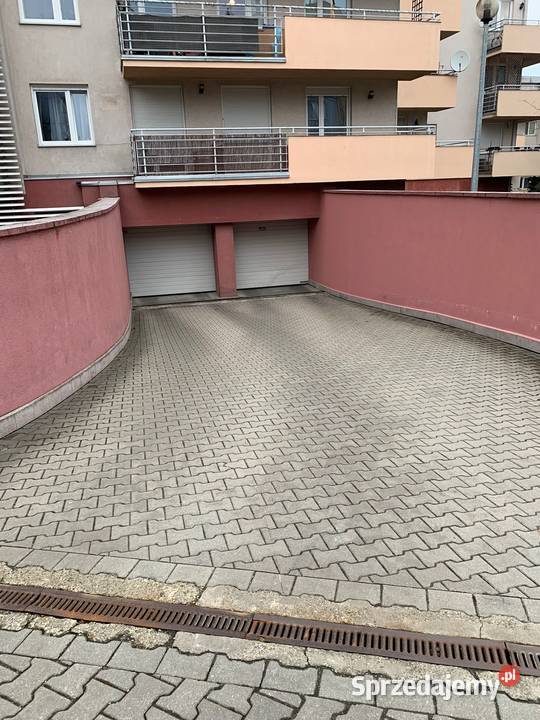 Kraków Ruczaj Chmieleniec 8 miejsce postojowe oświetlenie Sprzedaż
