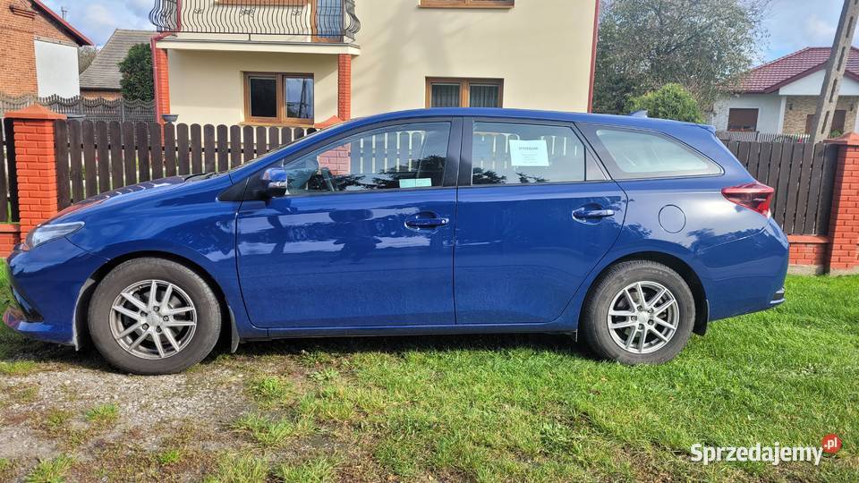 Toyota Auris drugi właściwie Stalowa Wola sprzedam