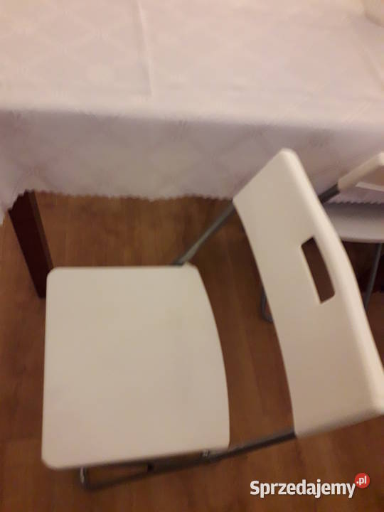 Sprzedam krzesła składane czarne białe Stoły, krzesła, biurka