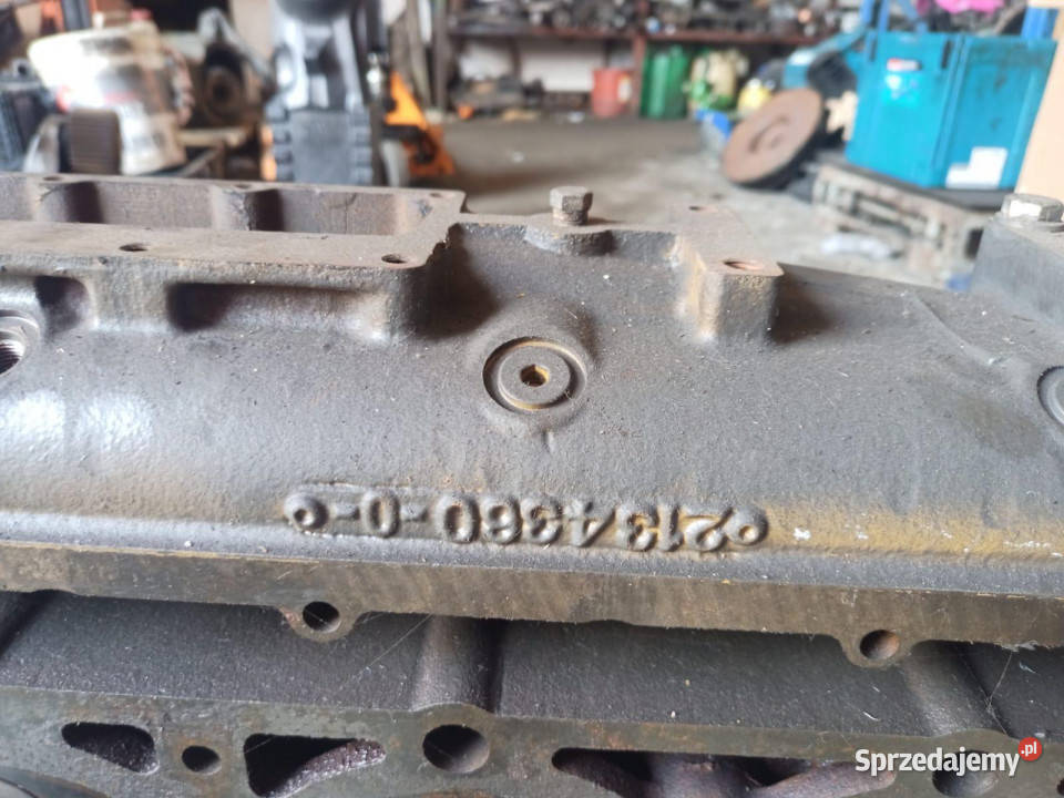 Claas Xerion Cat C9 głowica cylindrów 2134360 Części i osprzęt rolniczy Jastrzębniki