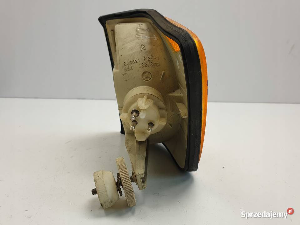 Mercedes W126 COUPE SEC PRAWY KIERUNKOWSKAZ osobowe Rudka