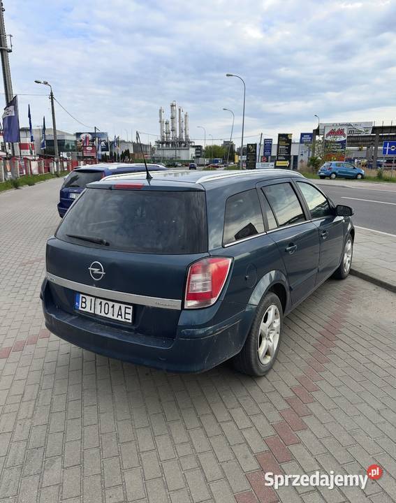 Opel Astra H 16 kombi 2007r klima dwa kpl opon podlaskie Białystok
