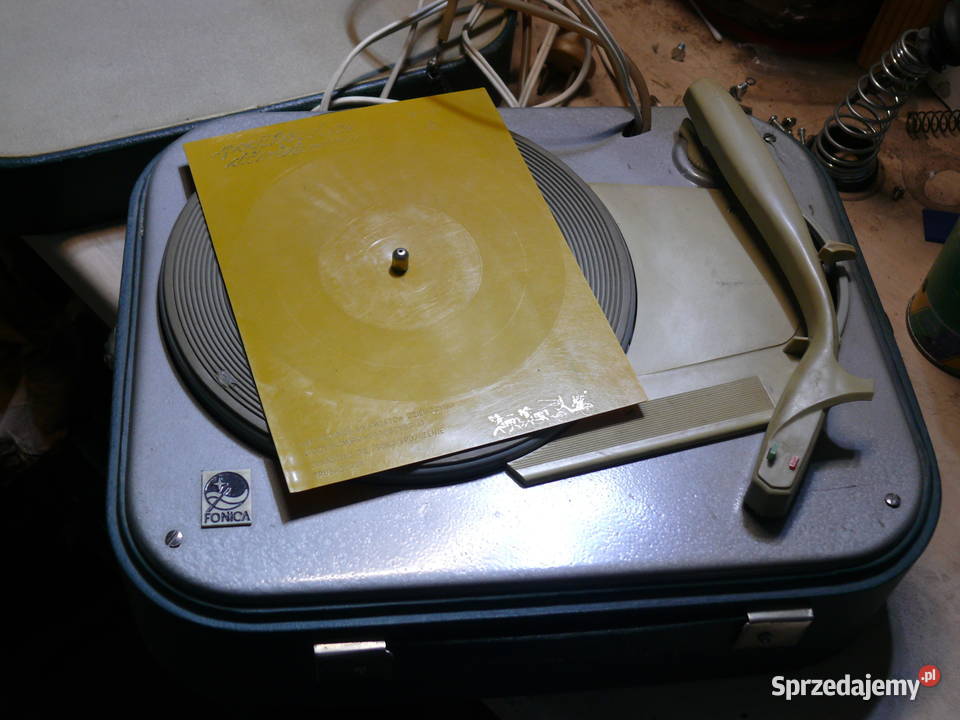 Stary gramofon walizkowy Fonica