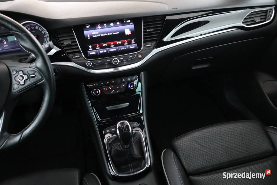Opel Astra 14 T czerwony Samochody osobowe Zabrze