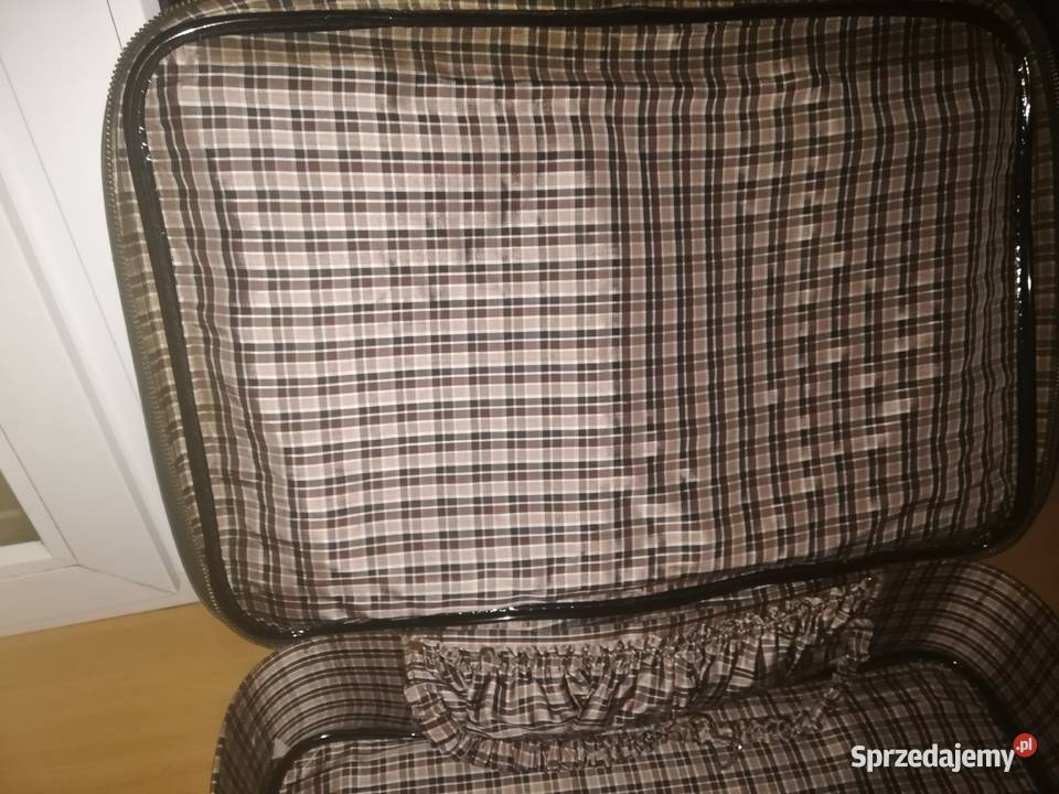 Walizka czarna z okresu 80 PRLu stan idealny Koluszki