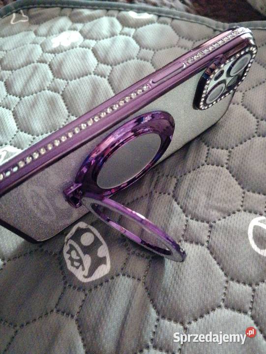 Brokatowe etui na iPhone 13 Stalowa Wola