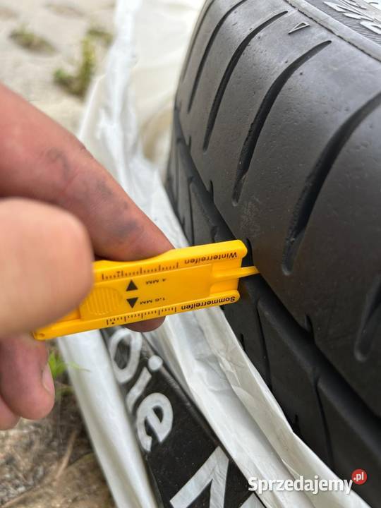 Oryginalne felgi aluminiowe Toyota 17 opony