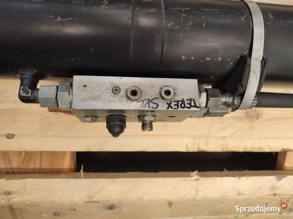 Siłownik hydrauliczny wychyłu łyżki 6500757000 Wilkowo