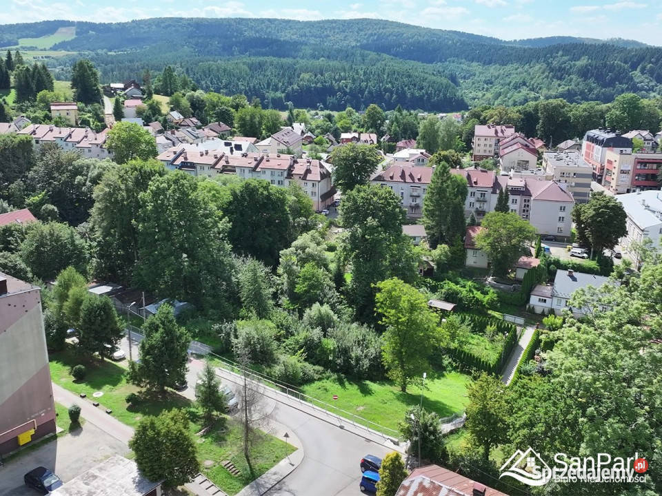 Grunt 1620m2 Lesko prąd