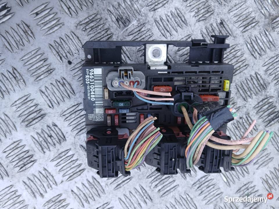 Moduł BSM Skrzynka Citroen Peugeot 9663100480 Rok produkcji 2008 Skrzynki bezpieczników małopolskie Radłów