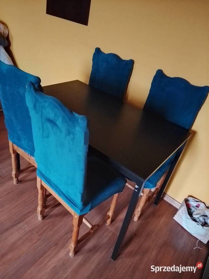Stół i 4 krzesła pokrowce na krzesła sprzedam