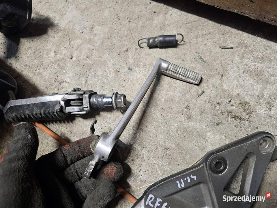 Suzuki RF 600 set prawy przedni podnóżek stopka Jelenia Góra sprzedam