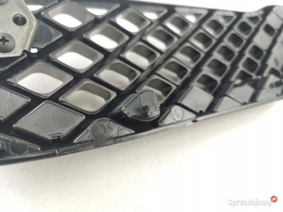 ATRAPA ZDERZAKA GRILL TOYOTA YARIS 9912 sprzedam