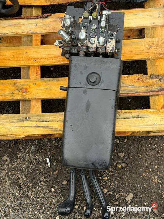 Rozdzielacz hydrauliczny trzysekcyjny HYSTER Antonie