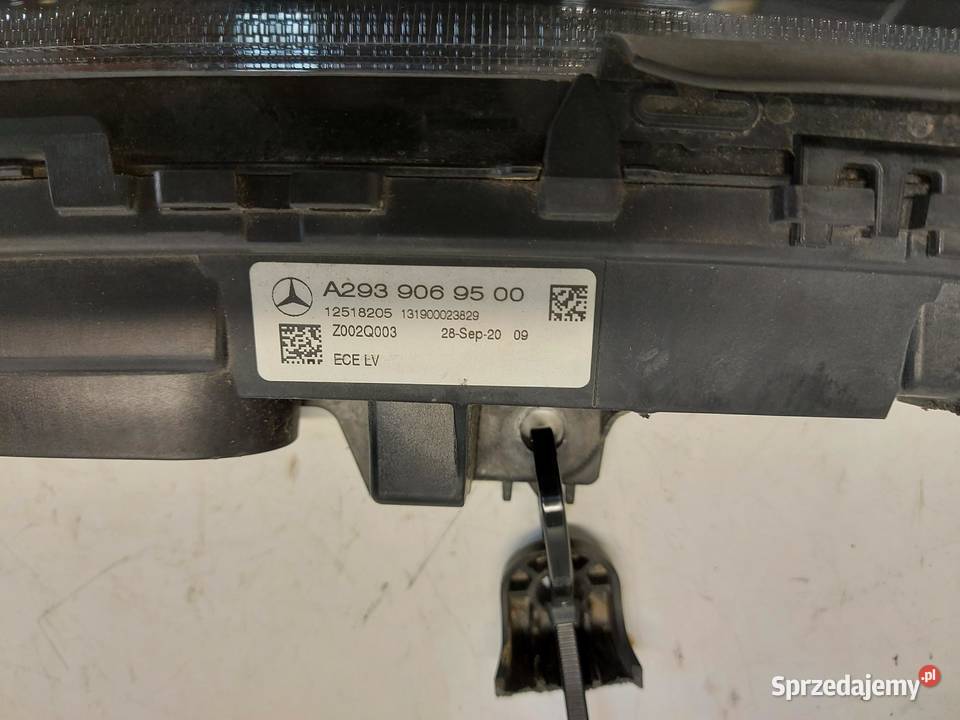 Mercedes EQC 400 W293 LAMPA ŚRODKOWA LED osobowe Światła do jazdy dziennej DRL