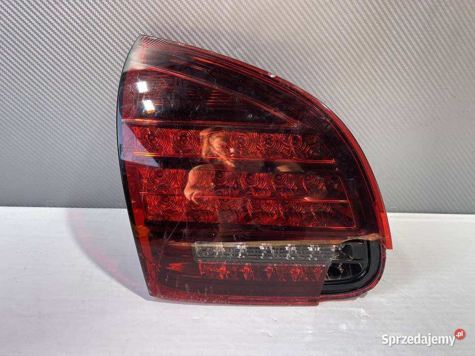 PORSCHE CAYENNE  LEWA LAMPA W KLAPE TYŁ Ostroróg