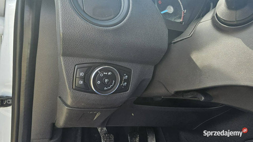 Ford Transit Courier nawigacja klimawersja trend śląskie Chełm Śląski