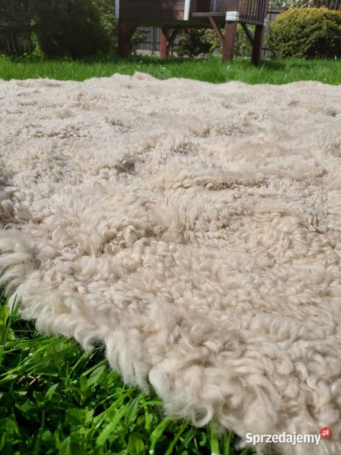 Naturalna Narzuta Dywan ze Skór Owczych Kręcony Szaflary