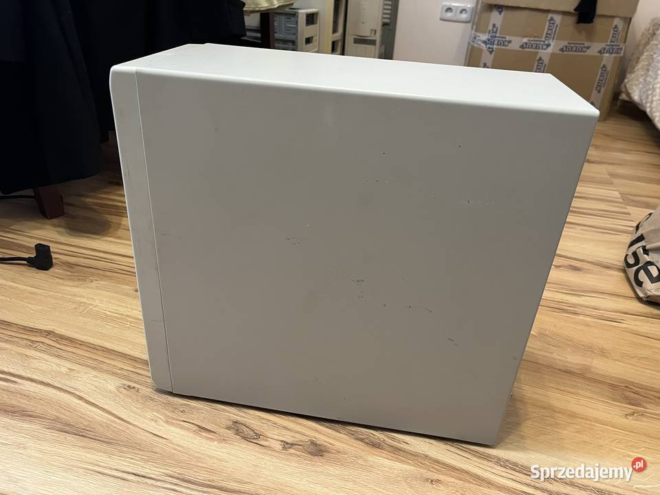 Zabytkowy komputer PC AT Pentium 200MHz Klasy Pentium III i słabsze Brzana