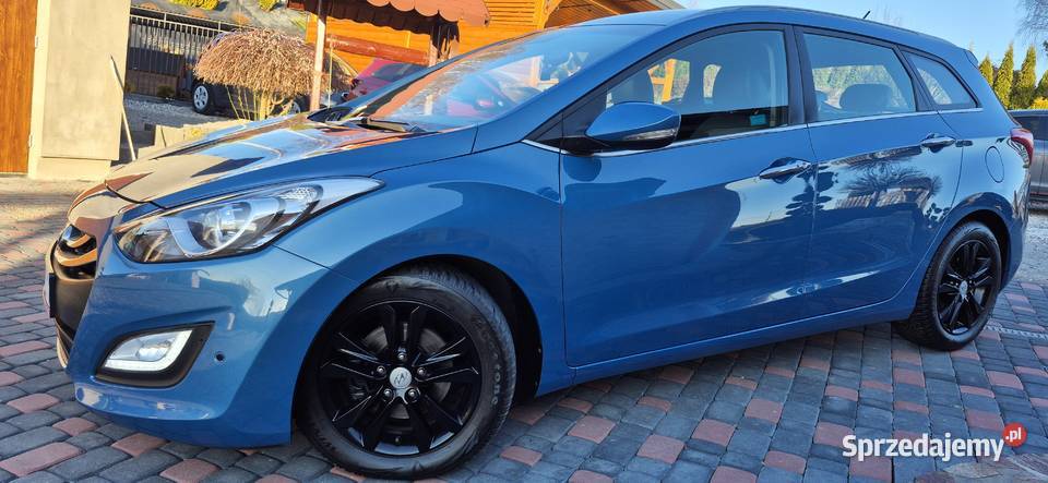 HYUNDAI I30 16 BENZYNA KEYLESS SKÓRY LED 2x PDC sprzedam