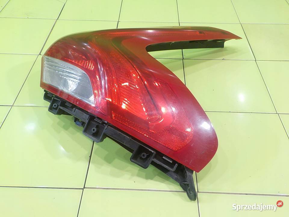 VOLVO V40 II 16D2 14r 5D lampa prawa tyl mazowieckie