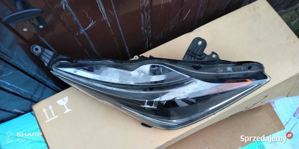 Toyota Aygo II 201418 lampa przednia Prawa Oświetlenie Łódź