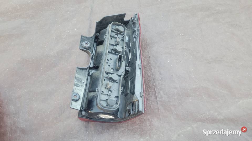 MERCEDES VITO W447 LAMPA LEWY TYŁ LEWA 492 osobowe