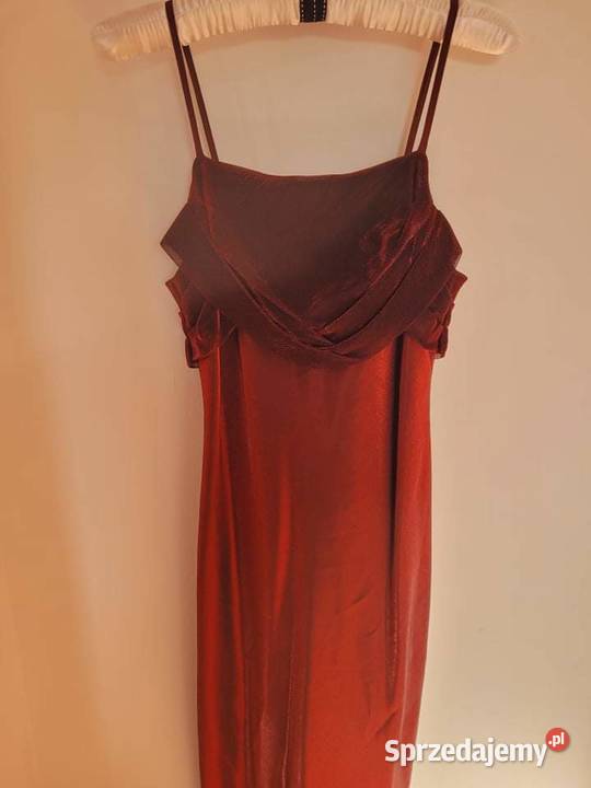 Długa suknia satynowa Koło