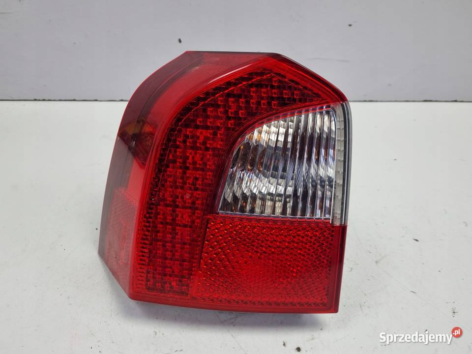 Volvo V70 III XC70 TYLNIA TYLNA LAMPA LEWA lewy osobowe Janów sprzedam