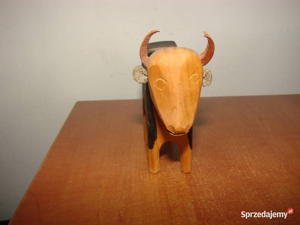 Krowa drewniana figurka