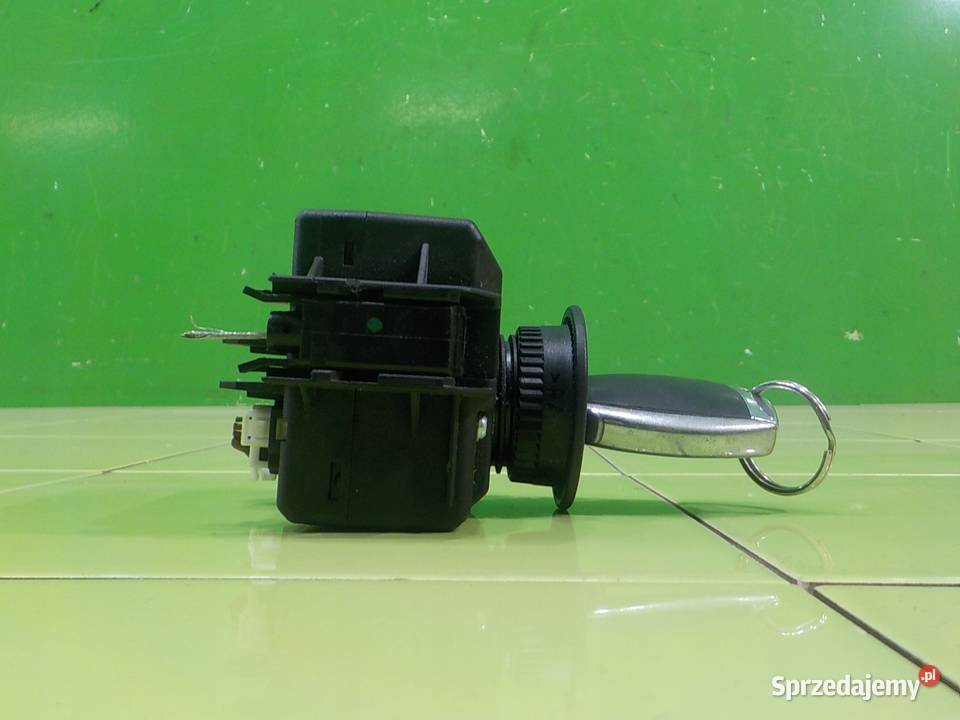 MERC C W204 18B 10r KOMBI stacyjka z kluczykiem sprzedam