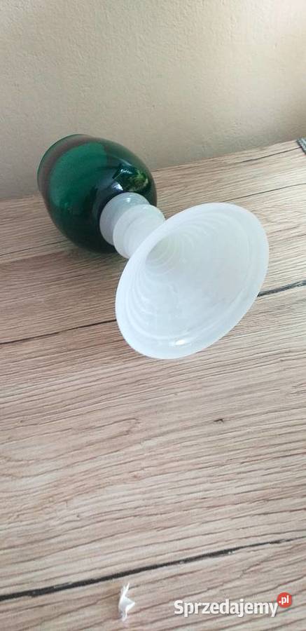 Zielony kielich z czasów prl Porcelana i szkło Przedbórz