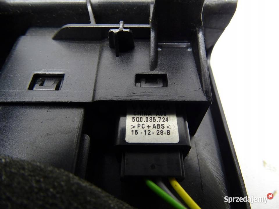 PANEL GNIAZDO PORT USB AUX SKODA OCTAVIA III Panele sterowania, przełączniki