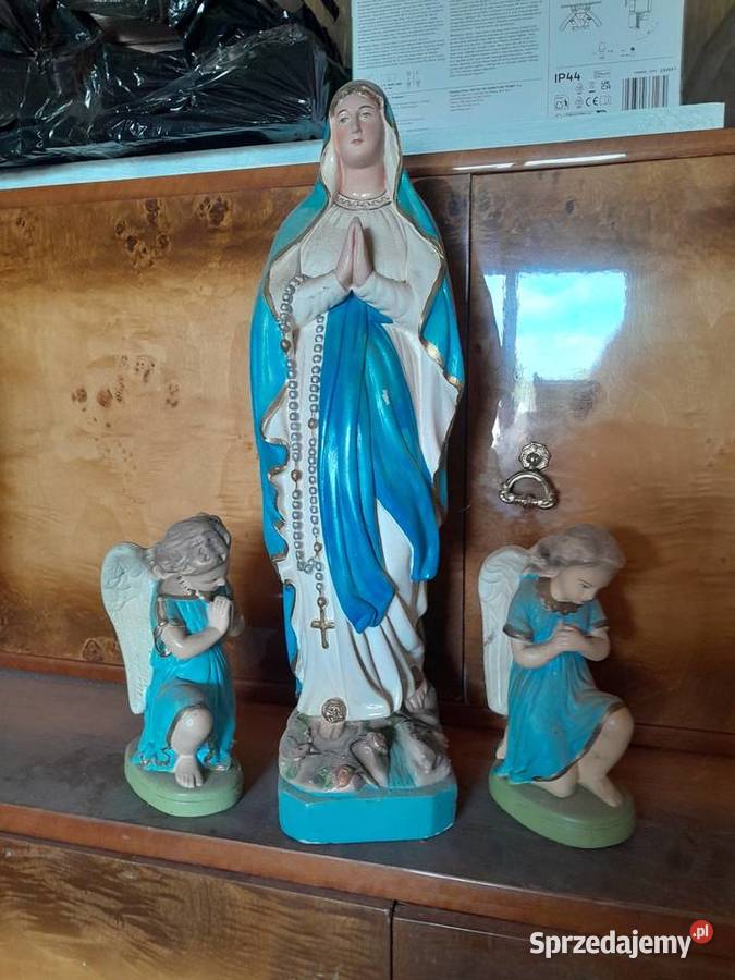 Figura Matki Boskiej z dwoma aniołami Strzebiń