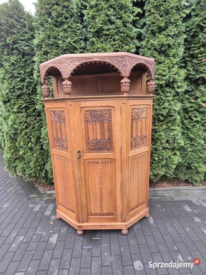 Rzeźbiona szafa na ornaty Rawa Mazowiecka