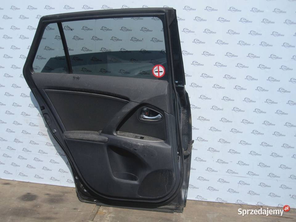 TOYOTA AVENSIS T27 III 10r drzwi lewe tył