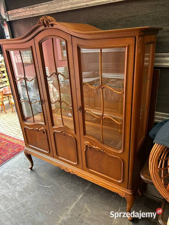 Piękna witryna do salonu Bielawa